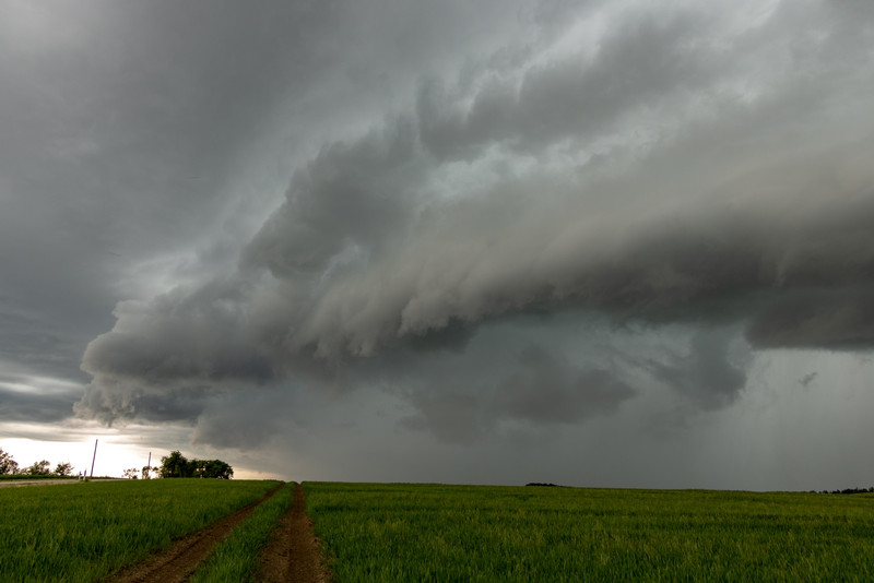 Sturmwolken über Acker