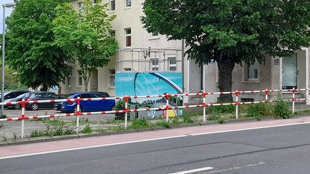 Messcontainer an einer Straße