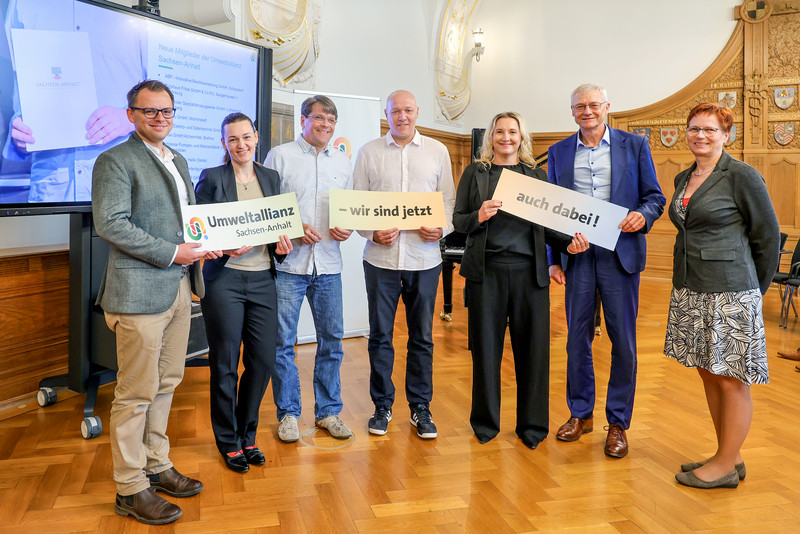 Begrüßung der neuen Mitglieder der Umweltallianz:  Feldbinder Spezialfahrzeugwerke GmbH,Inflotec GmbH, L&W Elektro- und Datentechnik GmbH, mibe GmbH Arzneimittel, PaCos GmbH, Windgeneratorenfertigung Magdeburg GmbH, ZOOLOGISCHER GARTEN MAGDEBURG gGmbH