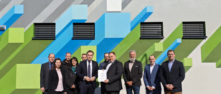 Gruppenfoto der Teilnehmenden des Unternehmensbesuchs.