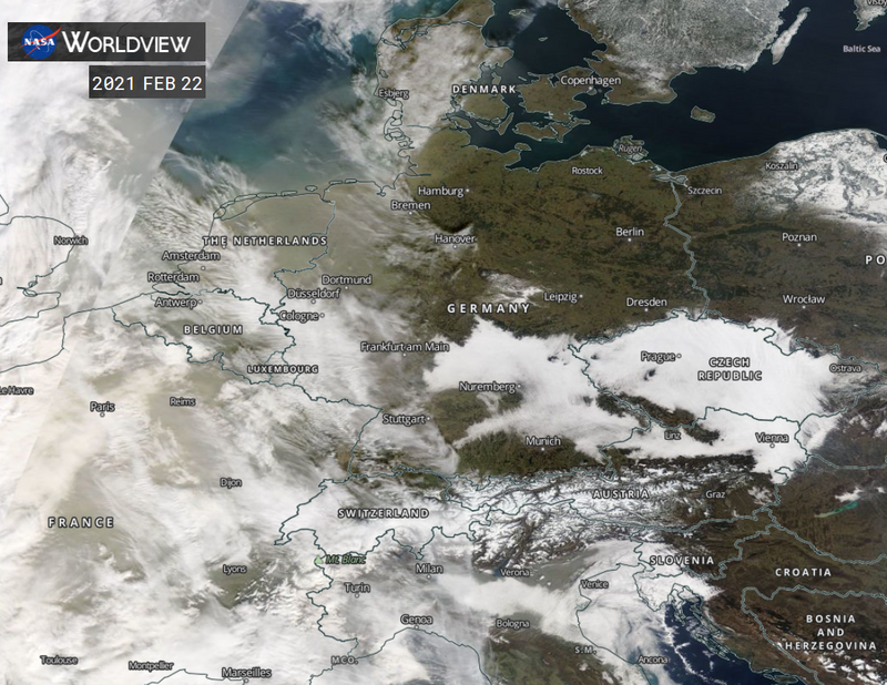 Satellitenbild von Deutschland und den angrenzenden Staaten vom 22. Februar 2021. Über den Niederlanden und Teilen Westdeutschlands sowie Frankreichs ist sorgt der Saharastaub für eine deutliche Trübung der Atmosphäre.
