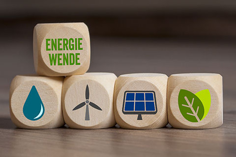 Würfel mit Symbolen zur Energiewende